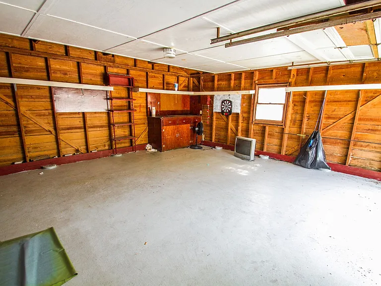 2818 E Houston St — Photo 15