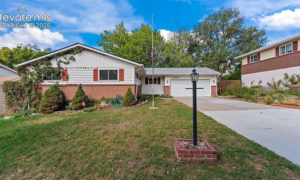 1st image of 2204 Warwick Ln