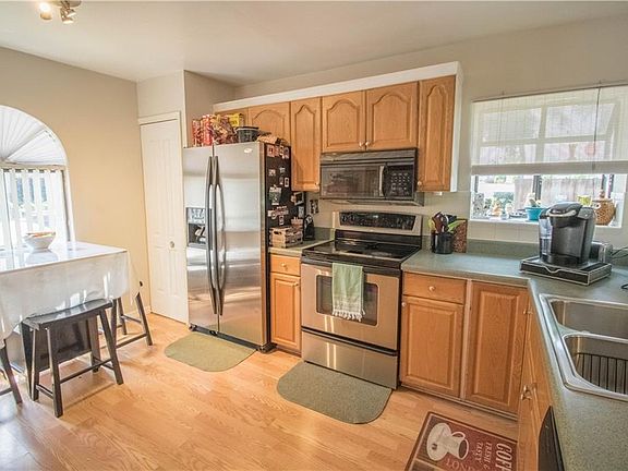 5th image of 118 Crown Point Cir