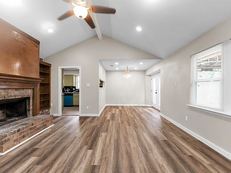 6211 Coachgate Dr — Photo 26