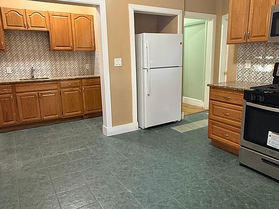 3rd image of 6 W Eagle St #1