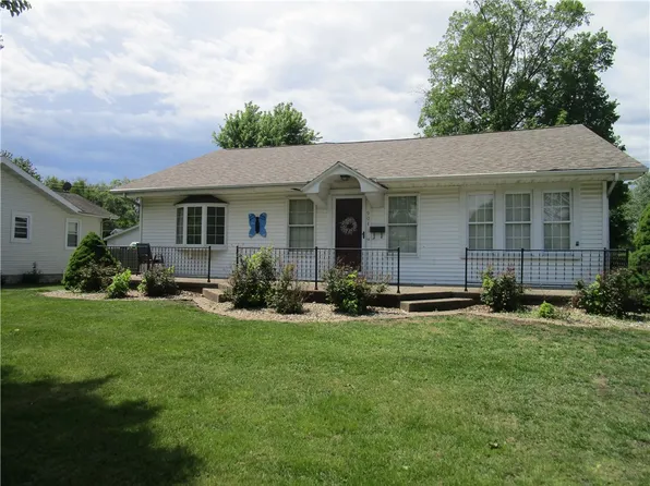 901 Fair Ave, Pana, IL 62557