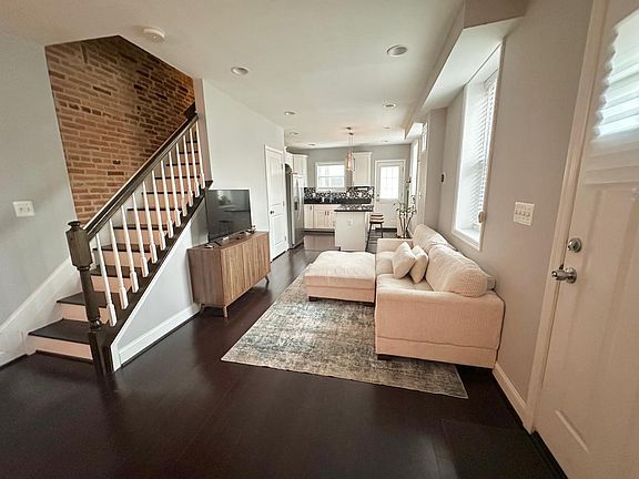 2nd image of 105 Bloomsberry St