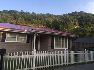356 Riverview Dr, Hazard, KY 41701