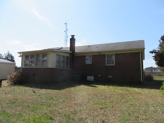 3rd image of 415 E Ferrell St