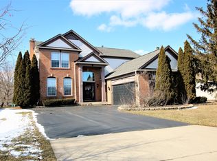 4700 Whitehall Ct, Algonquin, IL 60102
