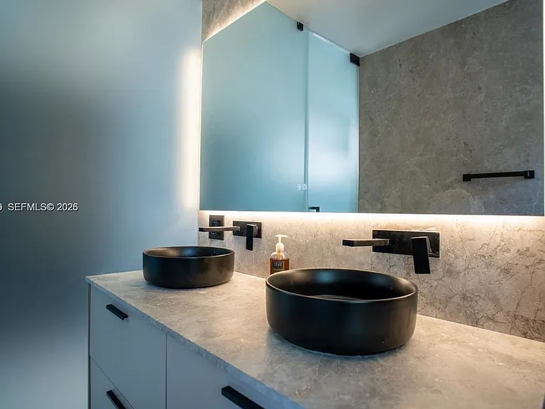 7850 Hawthorne Ave #7850 — Photo 25