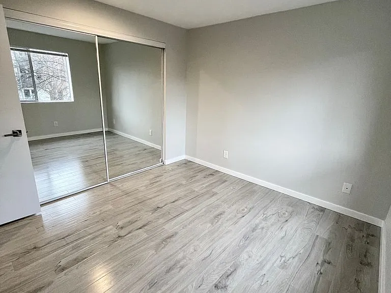 Monterey Apartments — Photo 16
