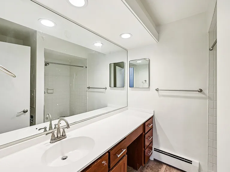 Lexington Hills Apartments — Photo 65