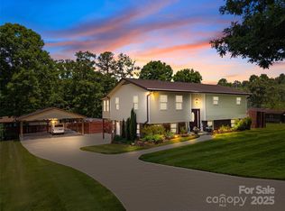 5 Granite Dr, Hendersonville, NC 28792