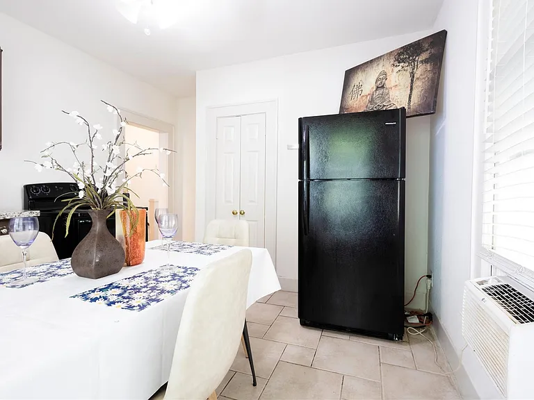 2509 Whitney St #B — Photo 6