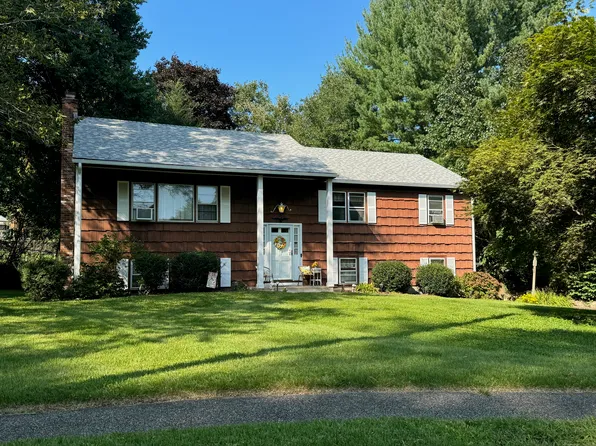 10 Lycett Court, Norwalk, CT 06850