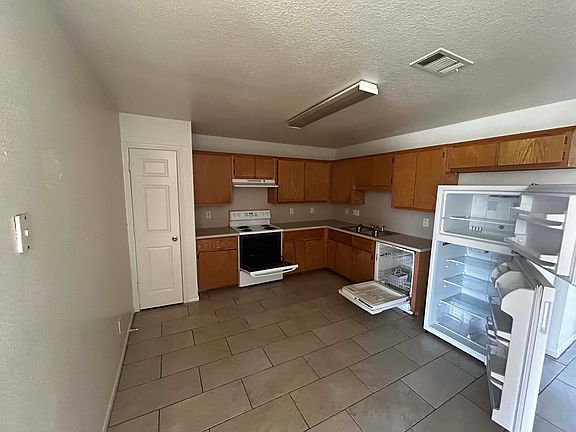5th image of 103 Castellon Ct #B