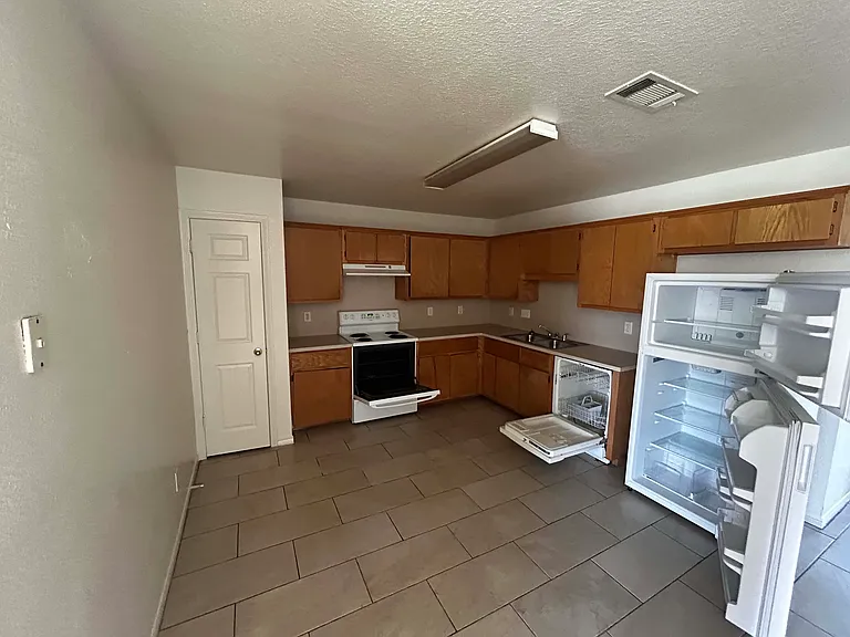 103 Castellon Ct #B — Photo 5