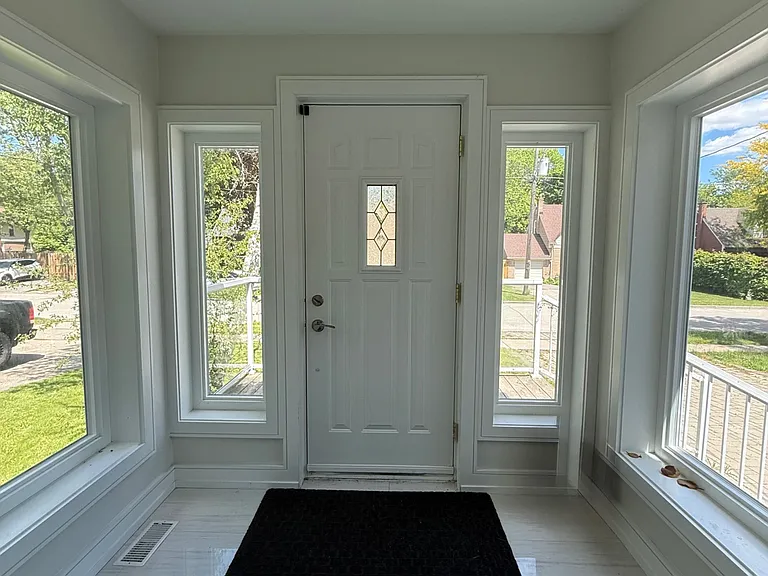 88 Lawrence Ave — Photo 3