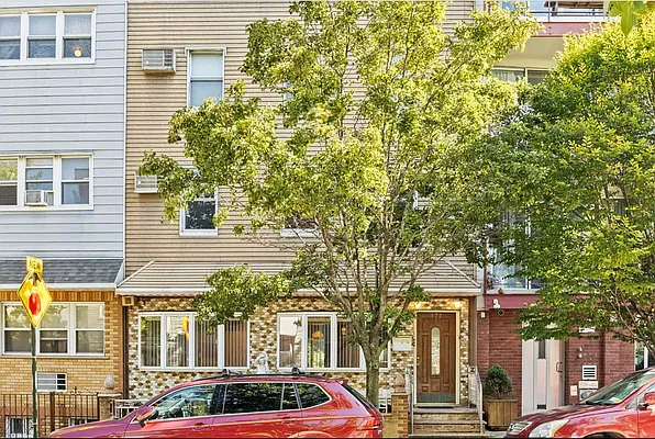 Rented by Compass | media 24