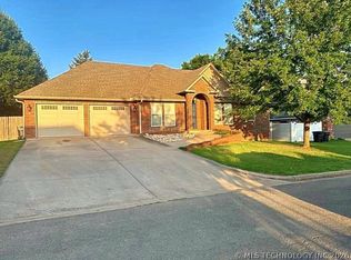 605 S Oak Ave, Tahlequah, OK 74464