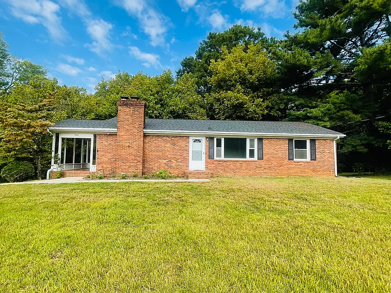 3500 Hartford St — Photo 2