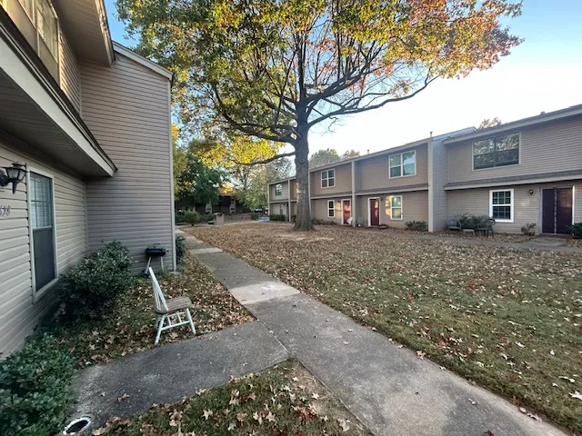 Common Area with quiet greenspace - 2630 E Kantz Dr