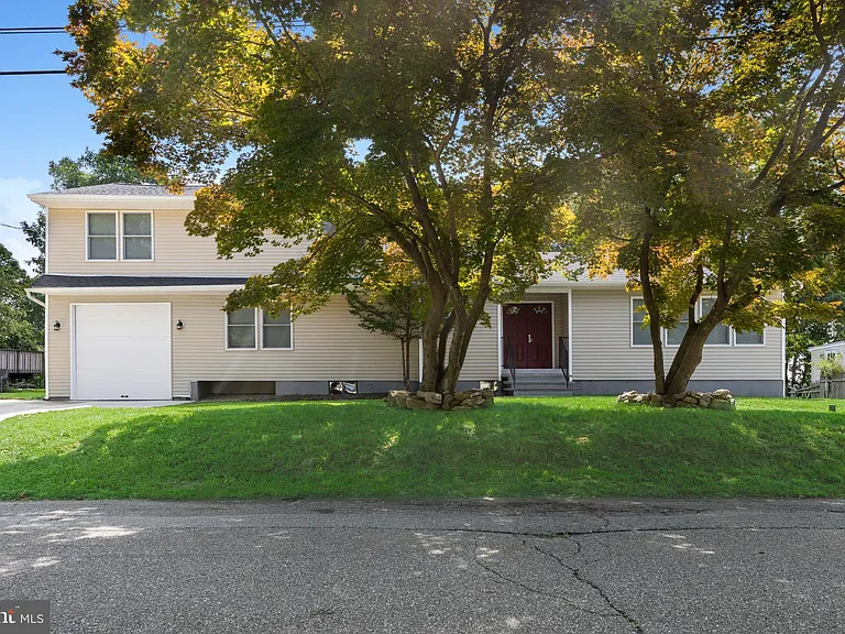 55 Shawnee Ave — Photo 2