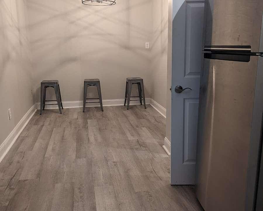 1st image of 119 Wade Ln