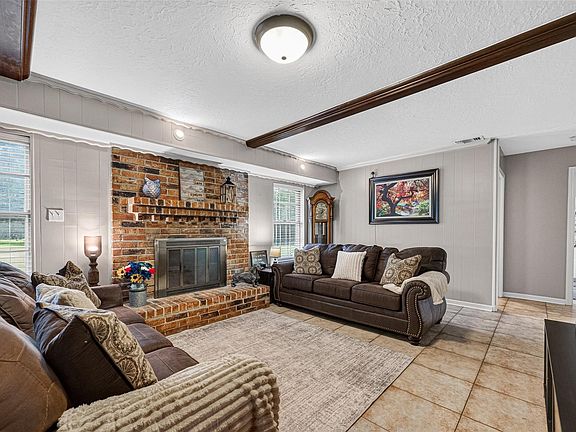 3rd image of 4004 Longherridge Dr
