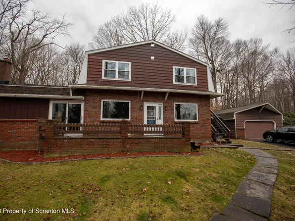 200 Forest Dr, Moscow, PA 18444