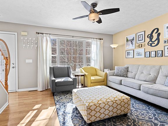 3rd image of 2222 Holland Cir