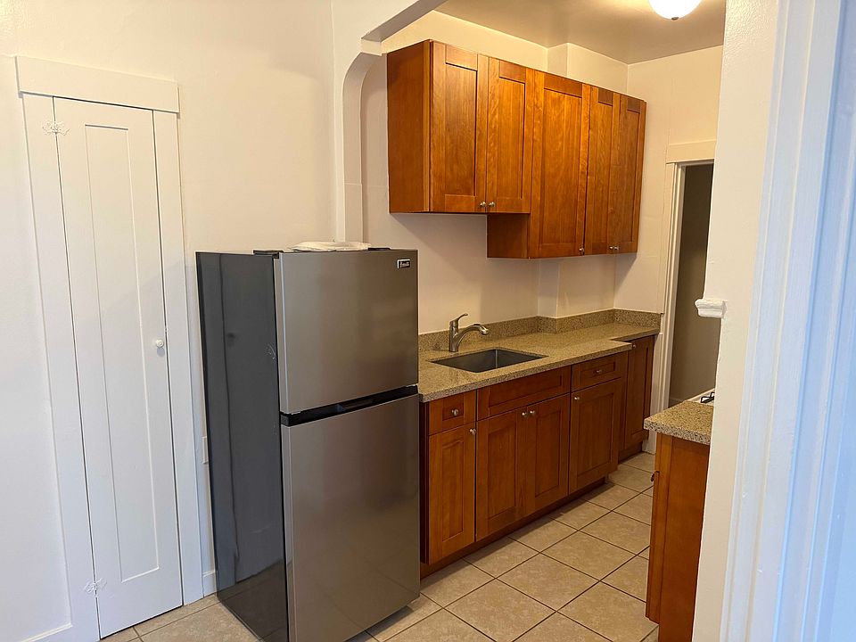 2nd image of 2410 Chestnut St APT 20