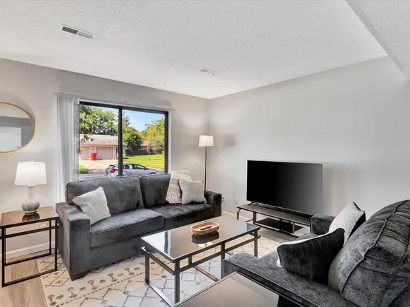 2406 Leeper Dr, Champaign, IL 61822