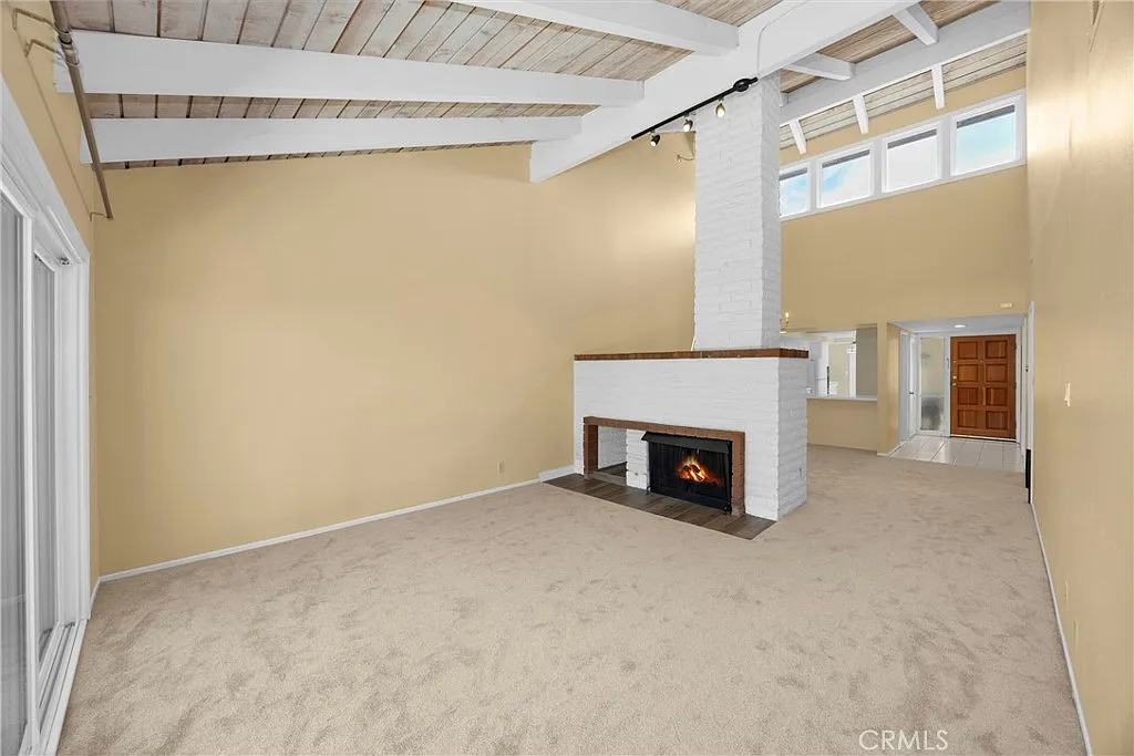 2 bed, 1300 sqft, $4,200 — Photo 3