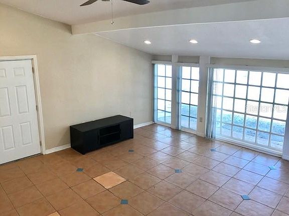 5th image of 2409 Illinois St