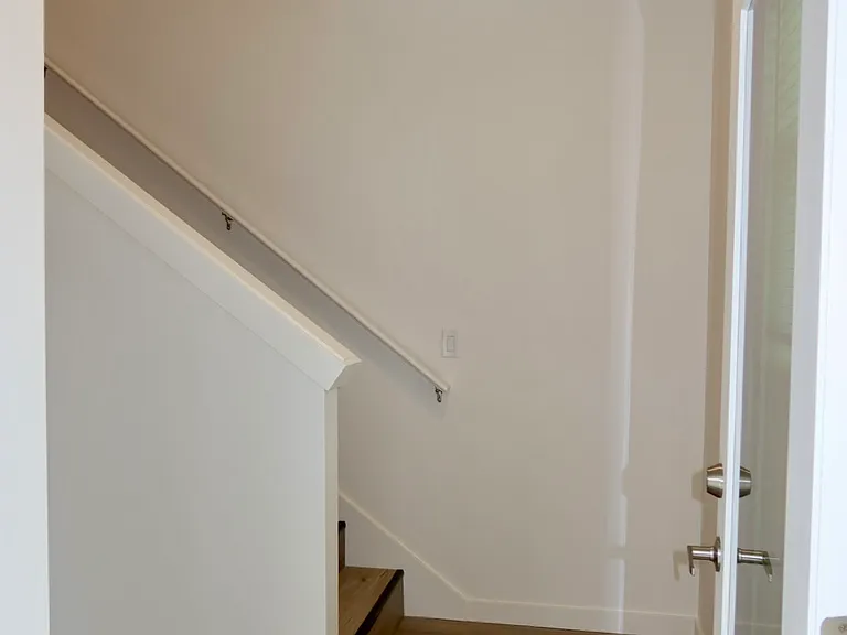 704 Elkins Way SE — Photo 4
