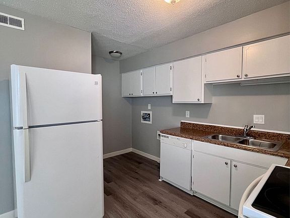 3rd image of 2012 Stoney Point Ln Unit 77