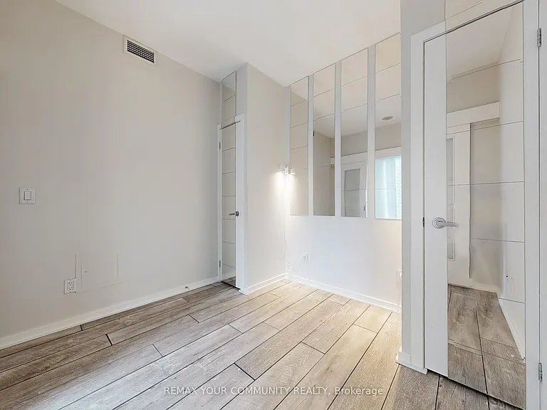 208 Queens Quay St W #2212 — Photo 15