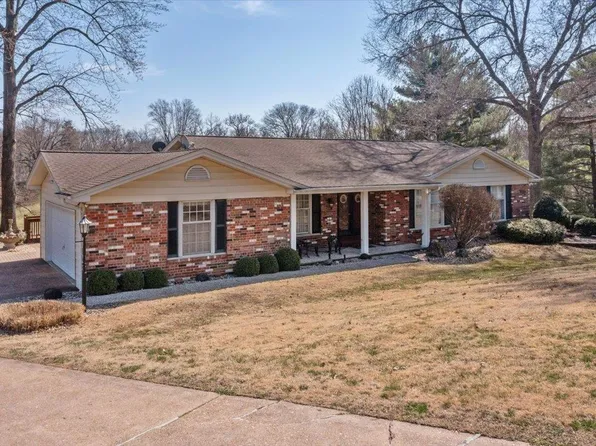 4 Talisman Way Dr, Florissant, MO 63034