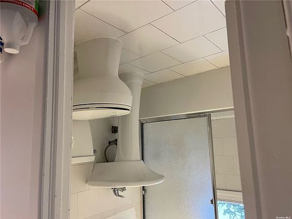 4th image of 225 Travis Ave