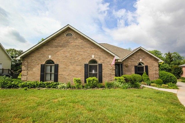 1st image of 853 Somerset Dr
