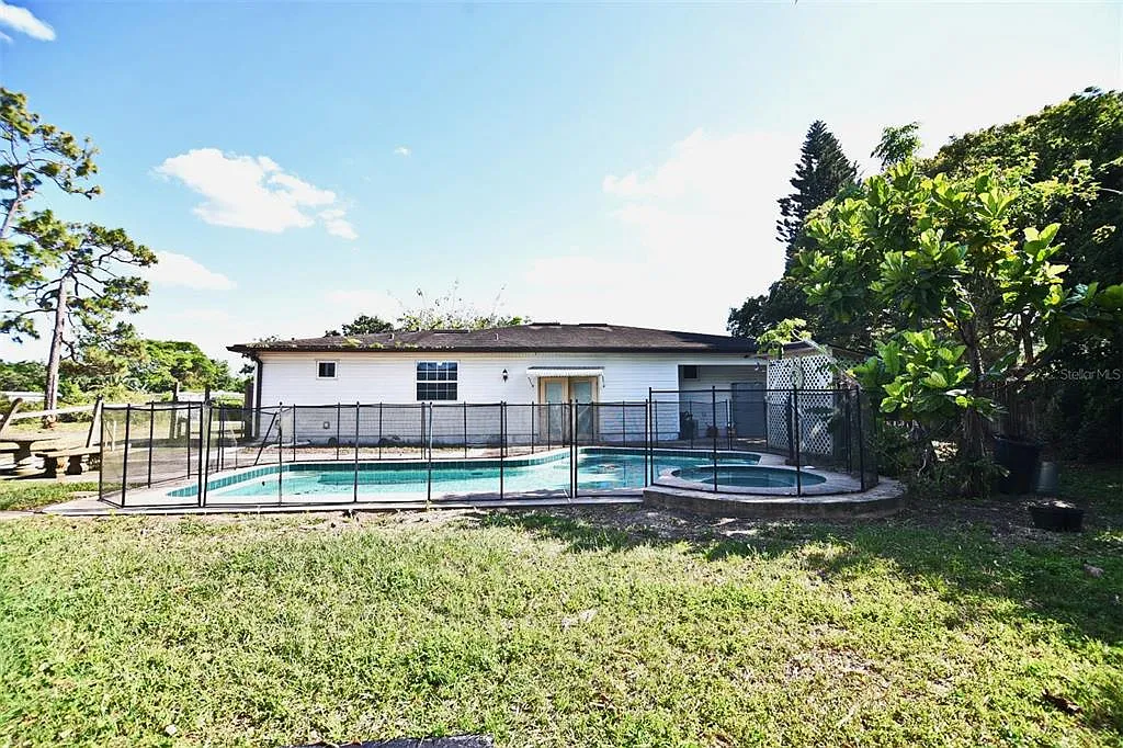 4 bed, 3.0 bath, 2151 sqft, $2,950 — Photo 2