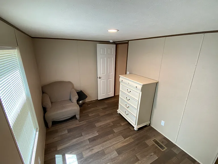 1107 Stokes Ave — Photo 5