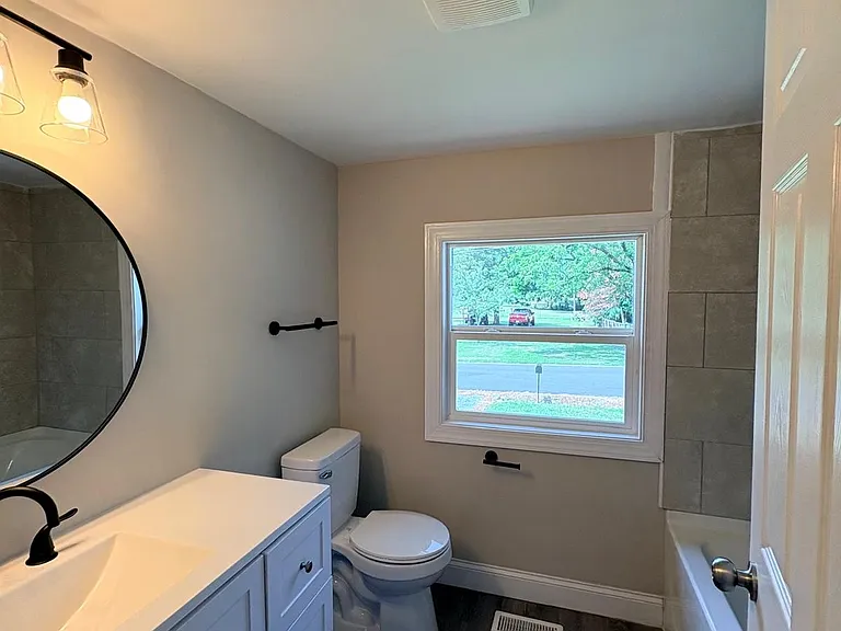 401 Franklin Ave — Photo 5