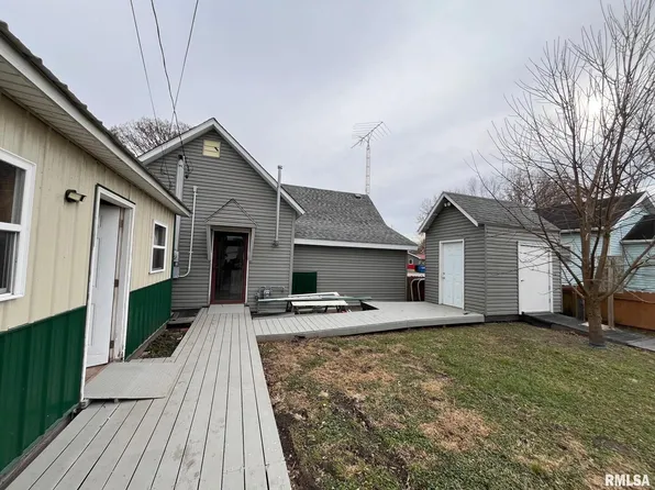 109 5th St, Elkville, IL 62932