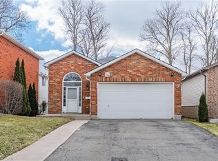 24 Stanmore Ave, Kitchener, ON N2B 3W2