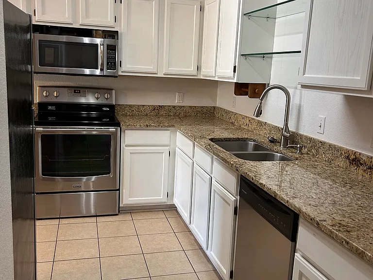 1425 W Sligo St #16 — Photo 4