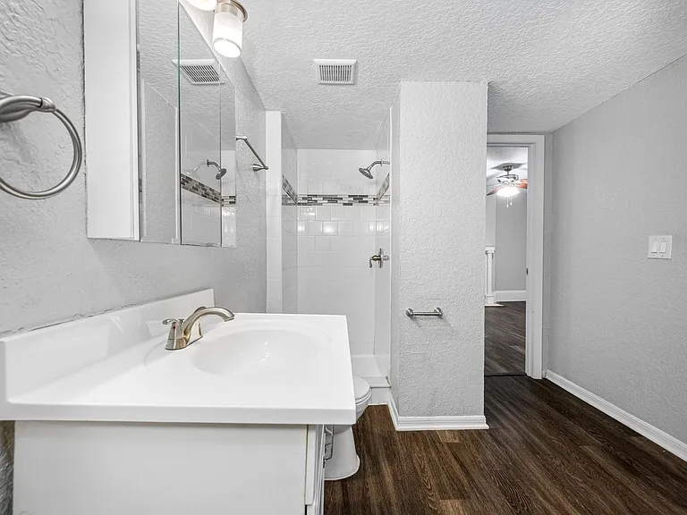 705 W Bay St — Photo 31