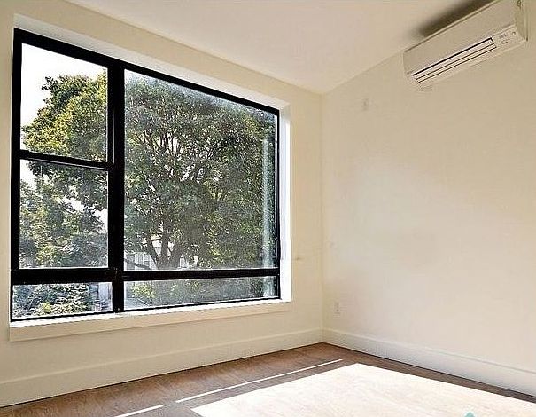 2nd image of 822 Saint Johns Pl #R1