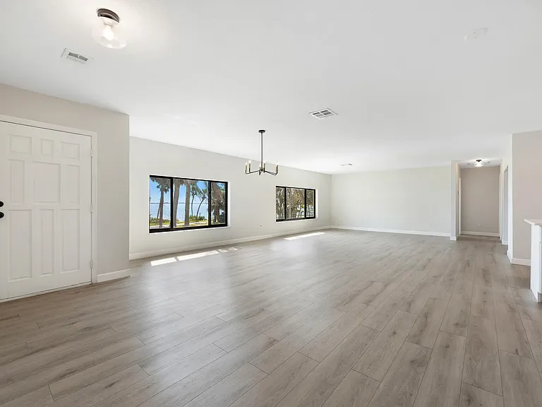 4003 S Indian River Dr — Photo 6