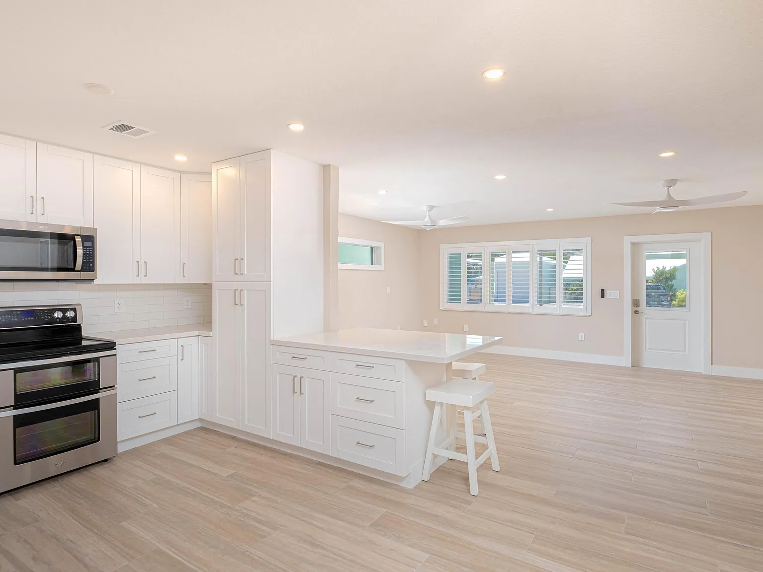 3 bed, 3.0 bath, 1444 sqft, $3,500 — Photo 2