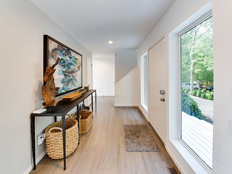 17 Dongan Way — Photo 4