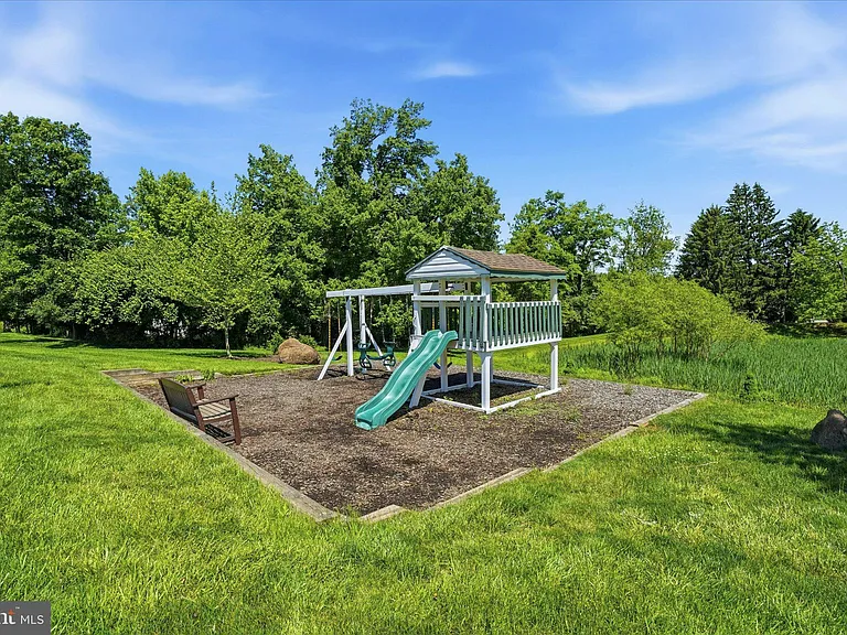 706 Andover Ct — Photo 33